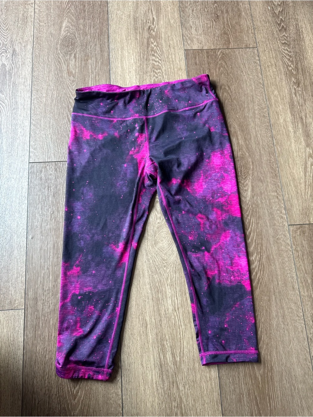 Old Navy Black & Hot Pink Galaxy Print Reversible Cropped Leggings